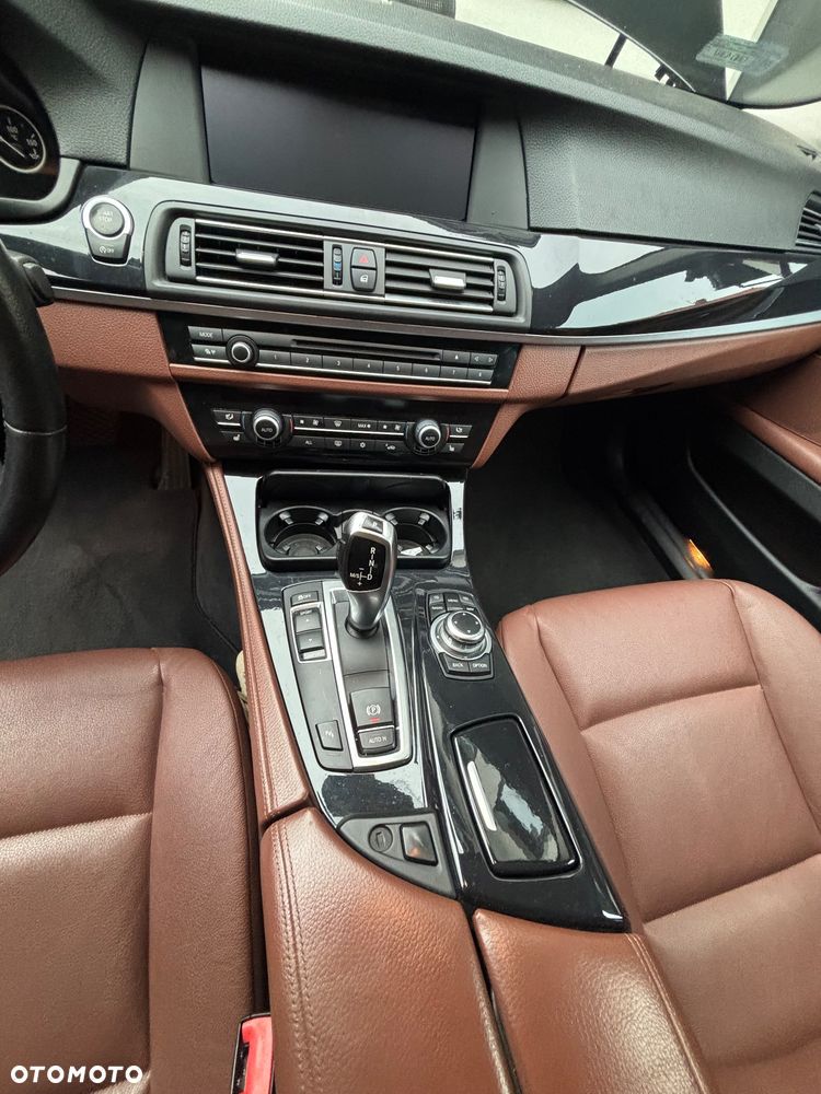 BMW Seria 5 525d - 9