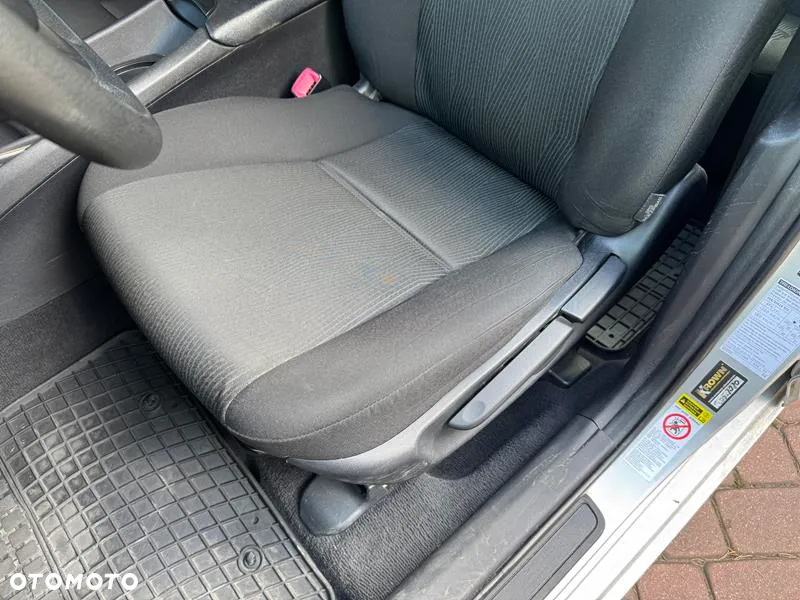 Toyota Avensis 1.8 Luna - 15