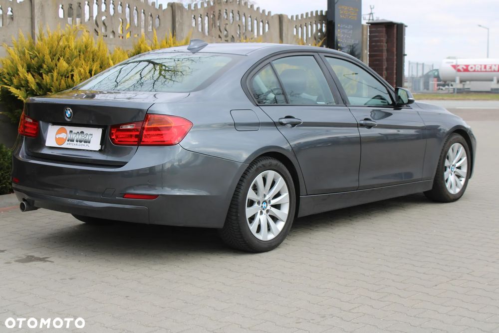 BMW Seria 3 320d DPF Edition Fleet Sport - 14