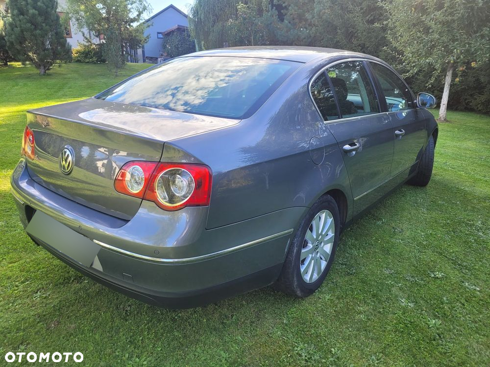 Volkswagen Passat 2.0 FSI Highline - 2