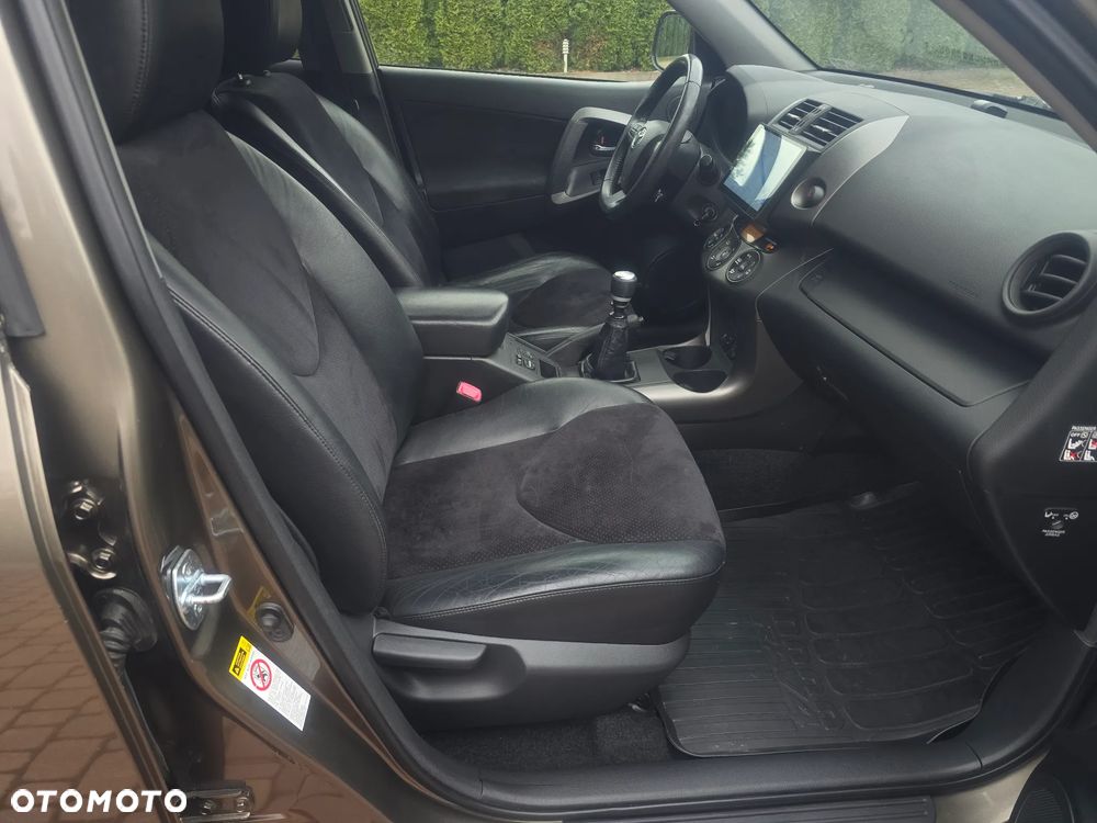 Toyota RAV4 2.0 VVT-i Premium - 17