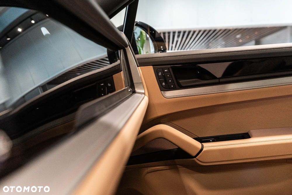 Porsche Cayenne S E-Hybrid PHEV - 18