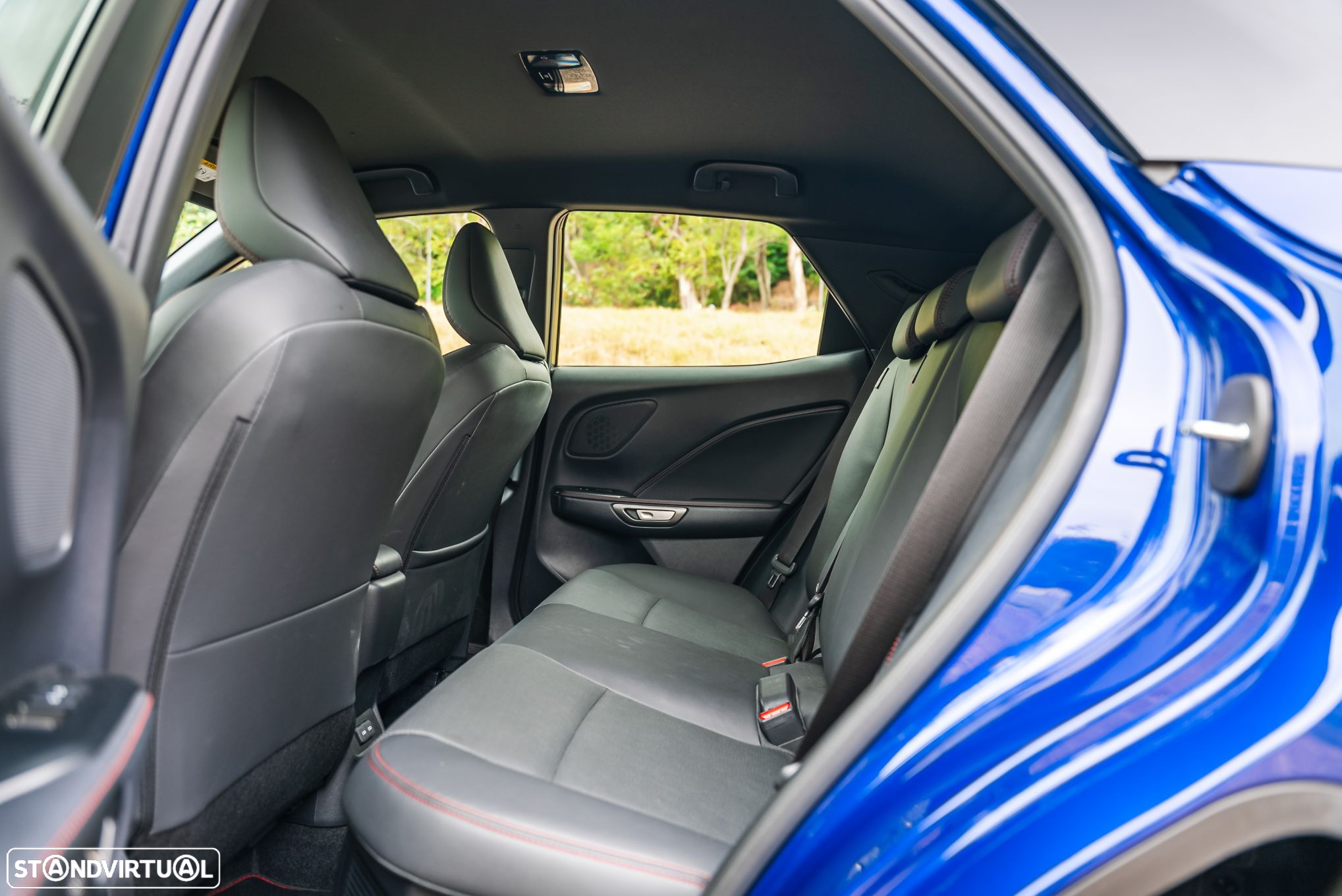 Lexus LBX Elegant Pele Preta - 11
