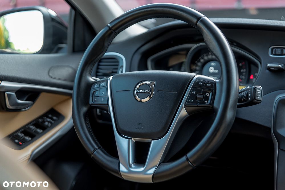 Volvo V40 Cross Country - 17