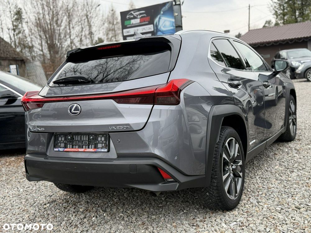 Lexus UX - 5