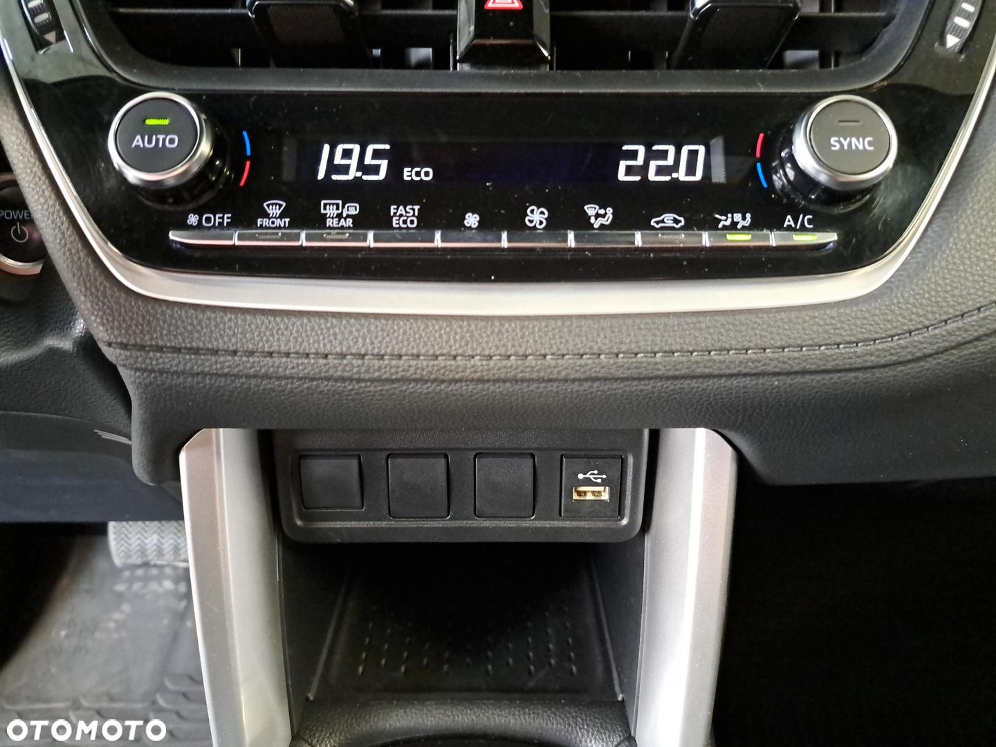 Toyota Corolla Cross - 24