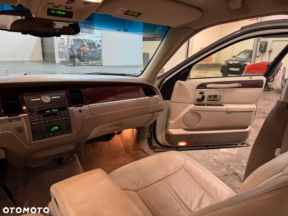 Lincoln Town Car 4.6 Signature - 27
