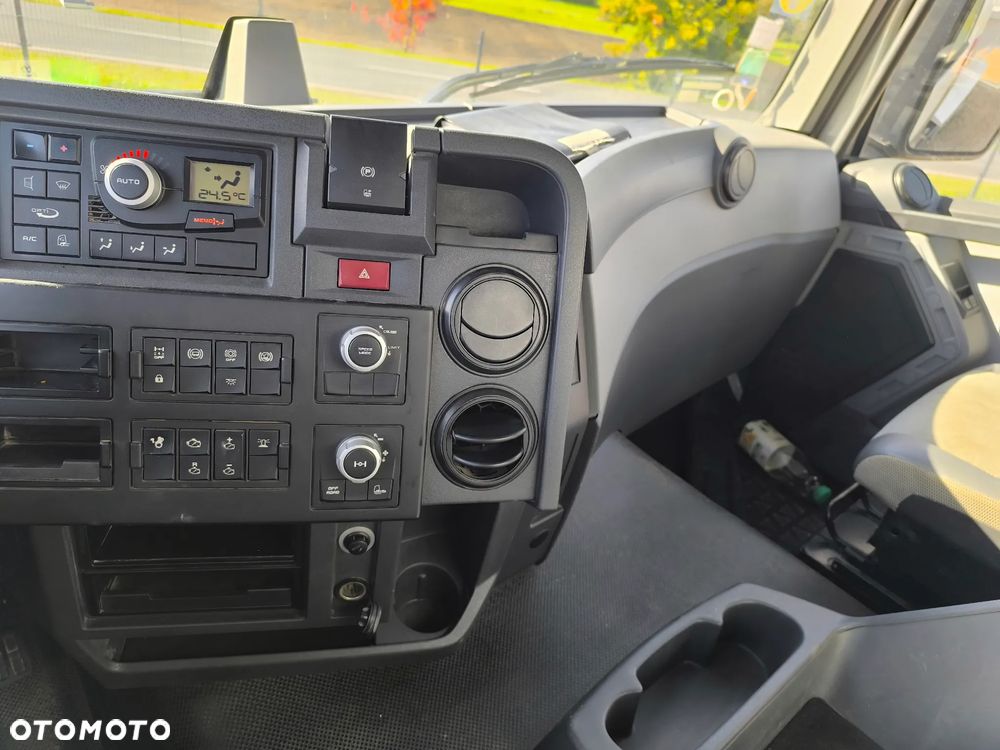 Renault C480 - 11