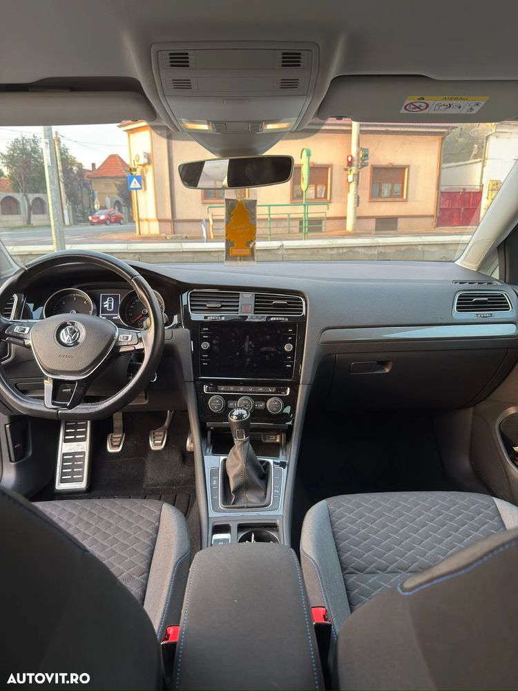 Volkswagen Golf - 12