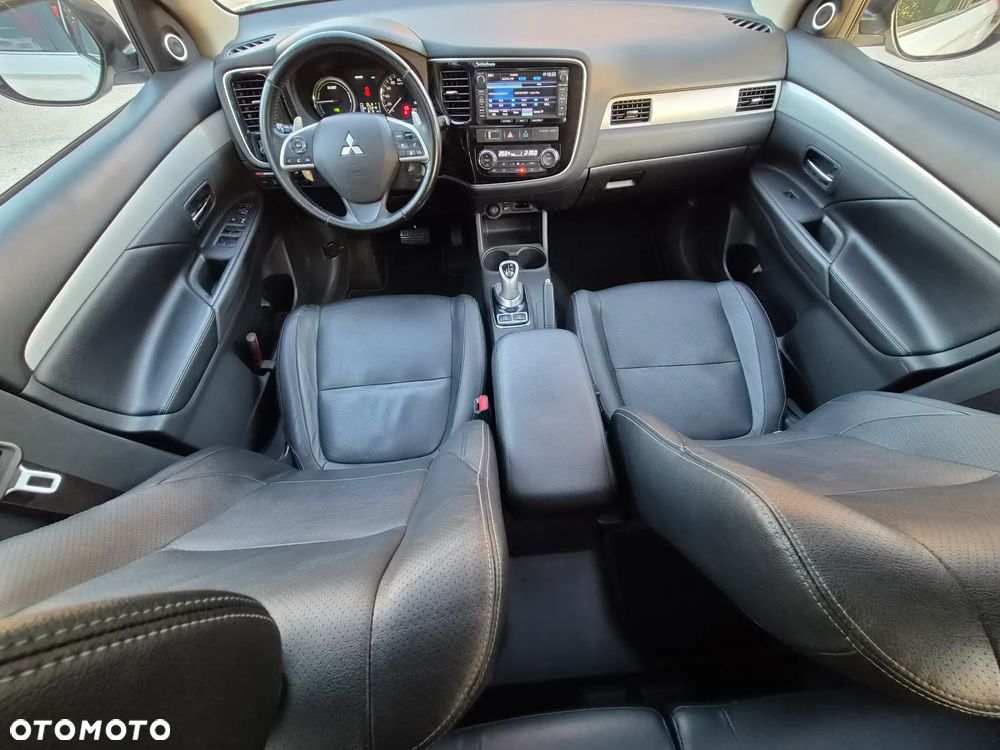 Mitsubishi Outlander - 6