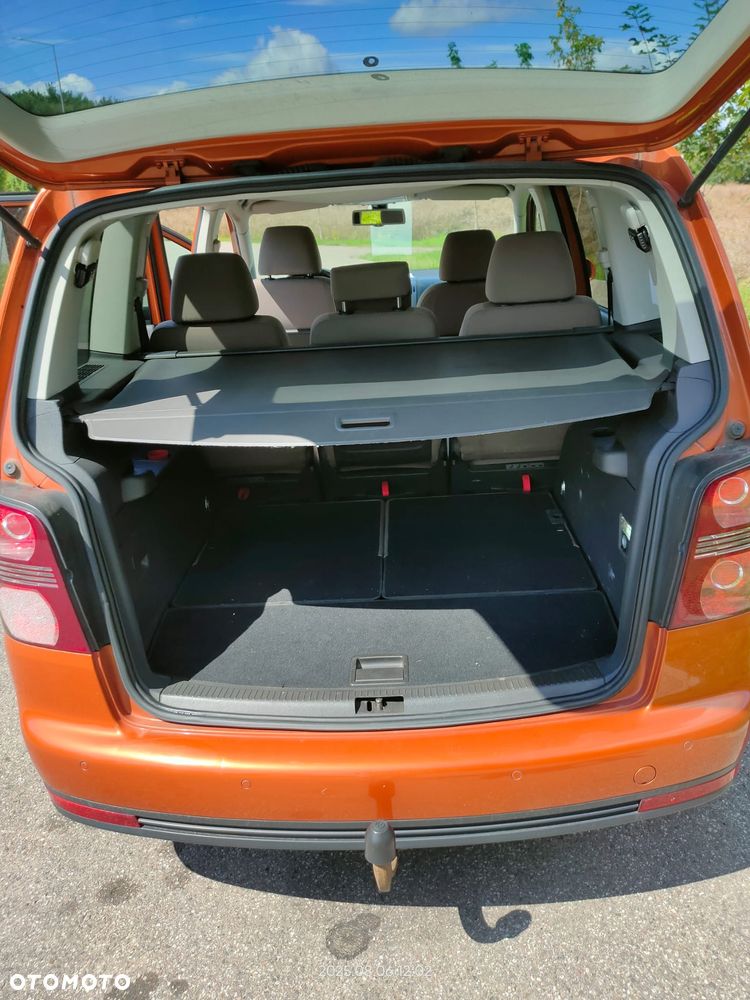Volkswagen Touran 2.0 TDI DPF Highline - 9