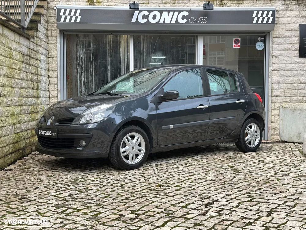 Renault Clio 1.2 16V Confort Authentique - 1