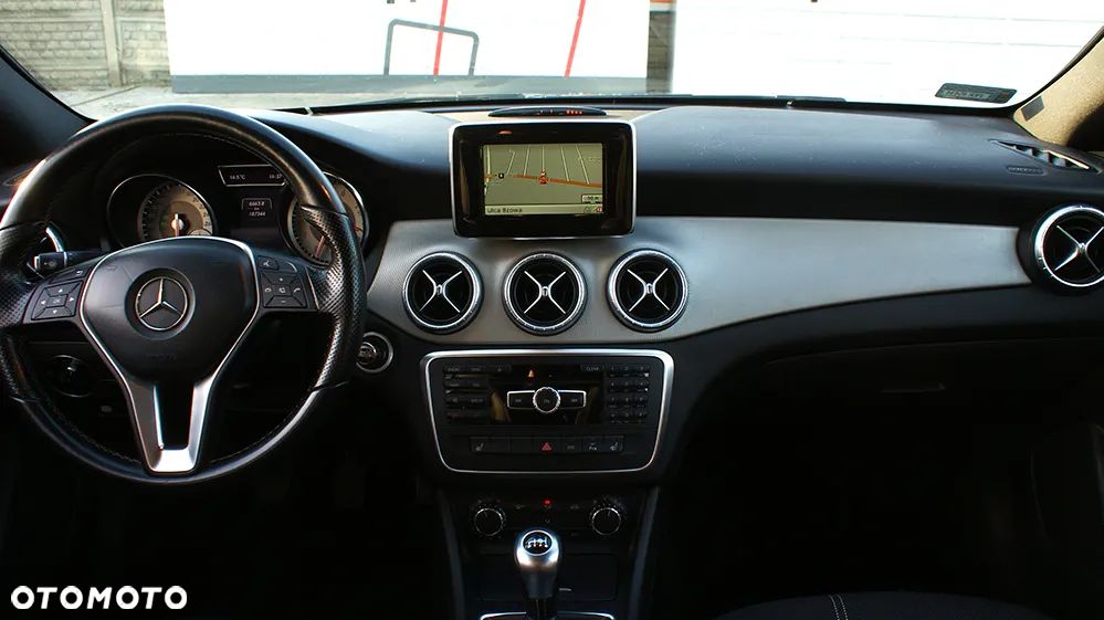 Mercedes-Benz CLA 200 - 8
