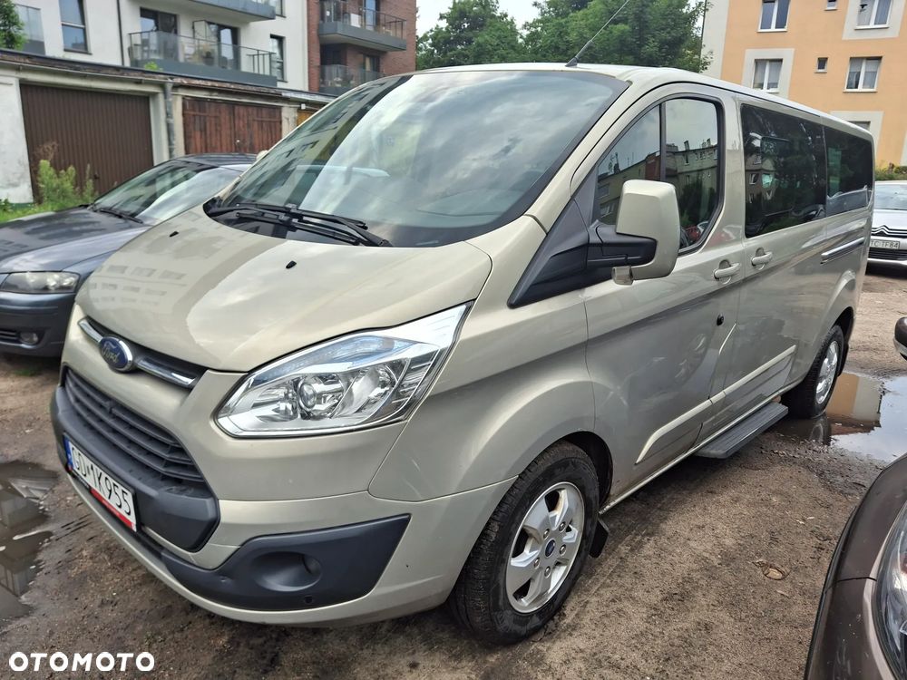 Ford Tourneo Custom - 1