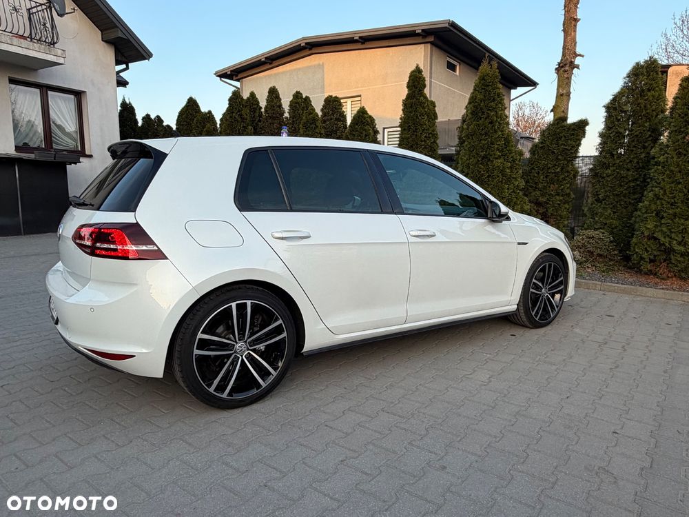 Volkswagen Golf - 11