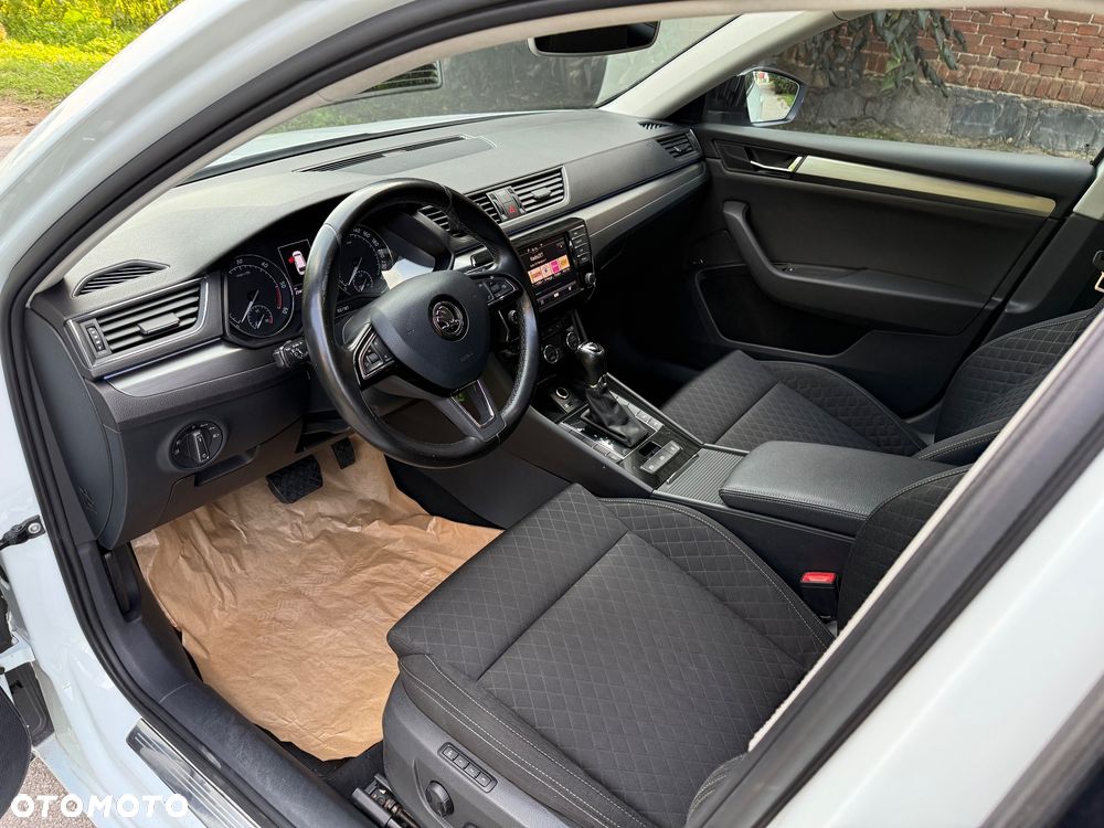 Skoda Superb Combi 2.0 TDI DSG Ambition - 13