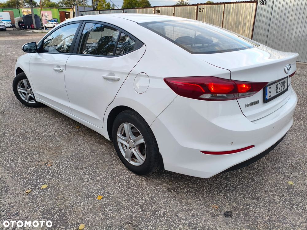 Hyundai Elantra 1.6 Comfort - 2