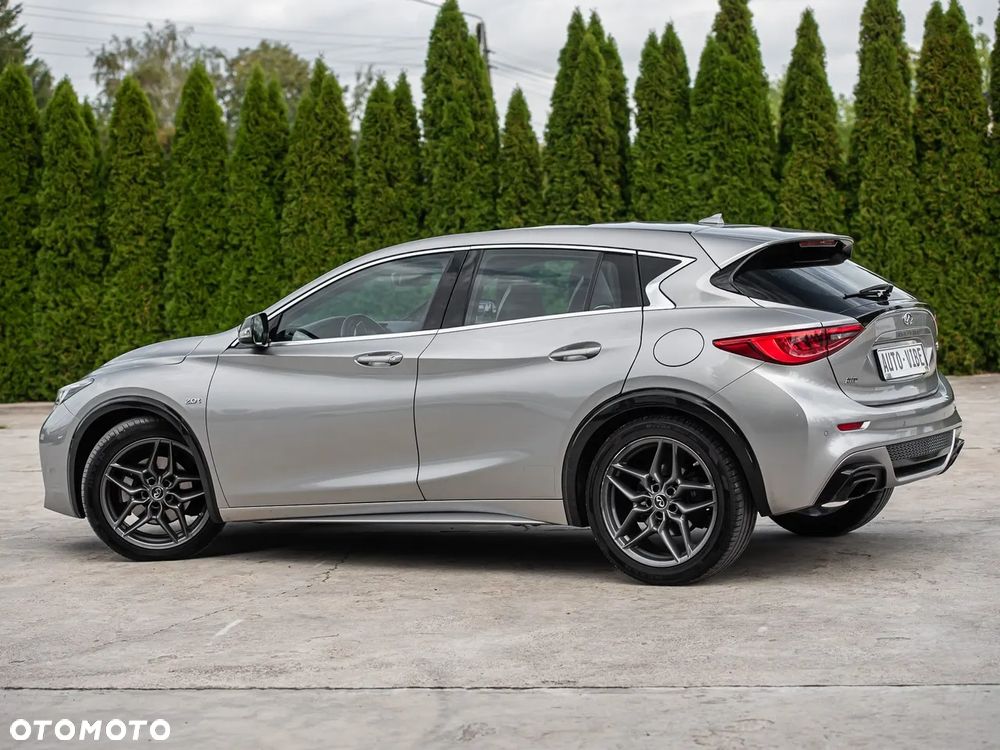 Infiniti Q30 2.0t DCT AWD Sport City Black - 10