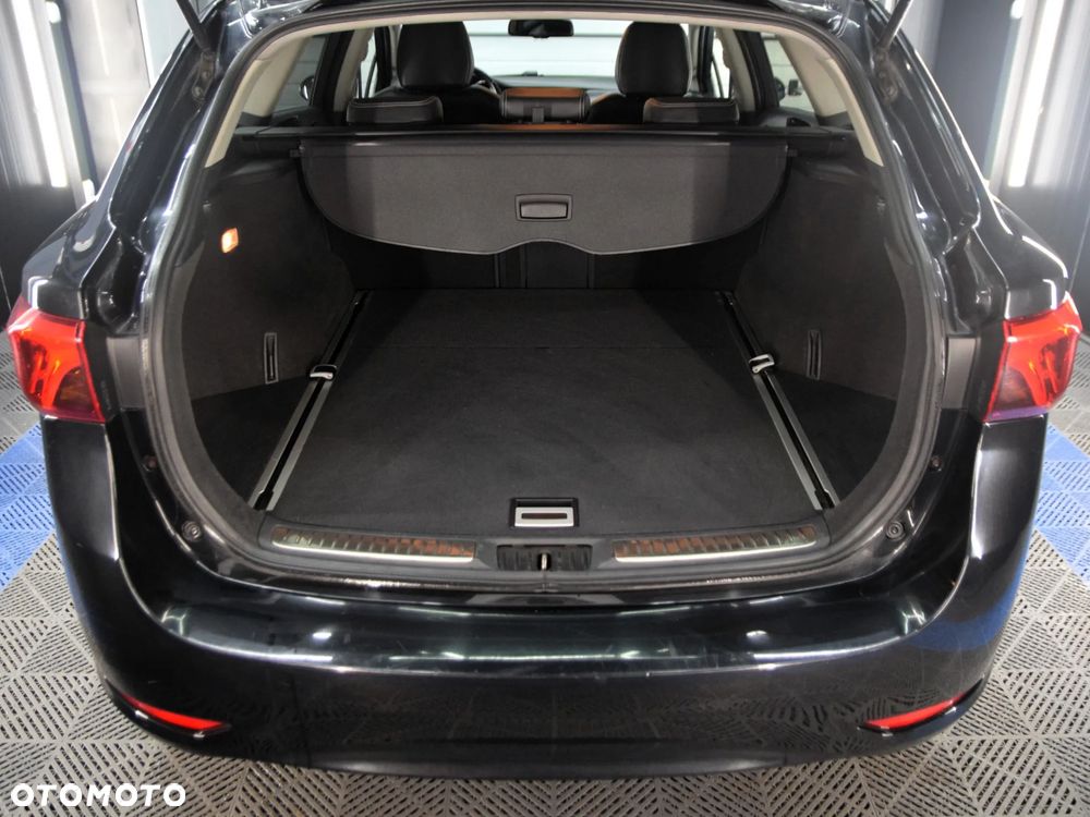 Toyota Avensis 2.0 D-4D Premium - 8