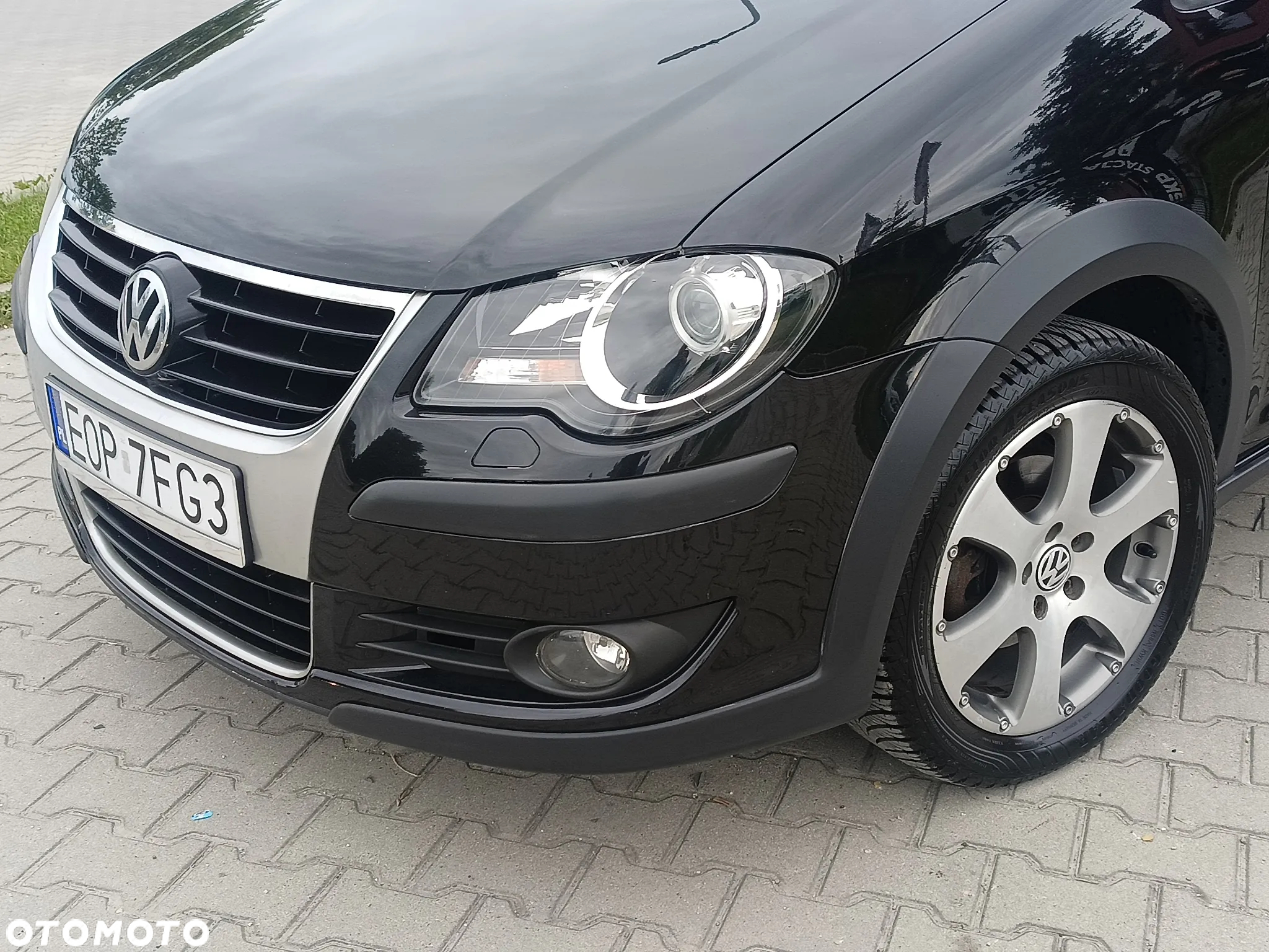 Volkswagen Touran 2.0 TDI DPF Cross - 2