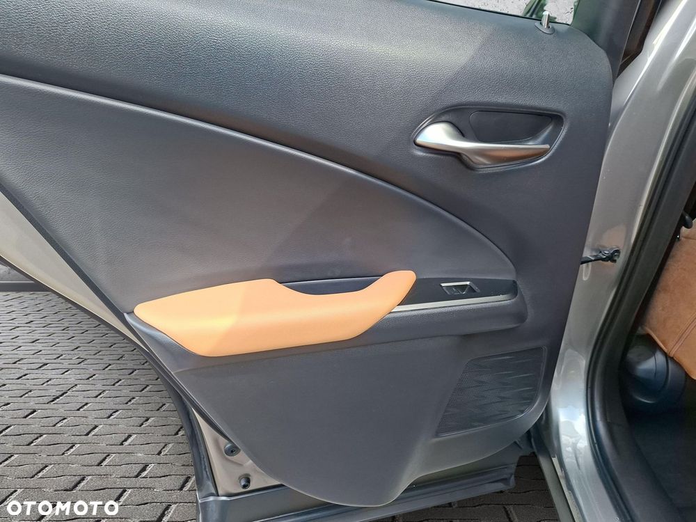 Lexus UX 300h Business - 16