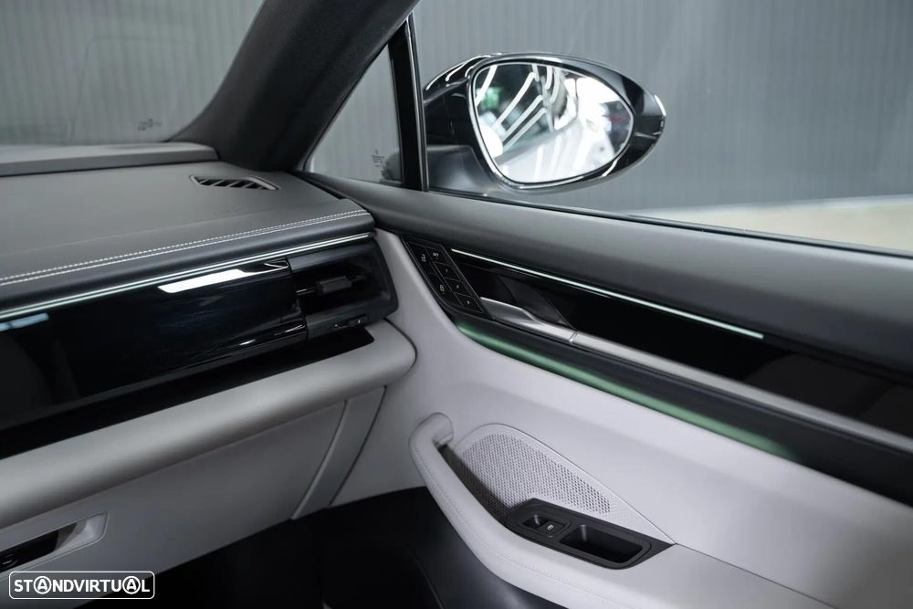 Porsche Macan Electric - 46