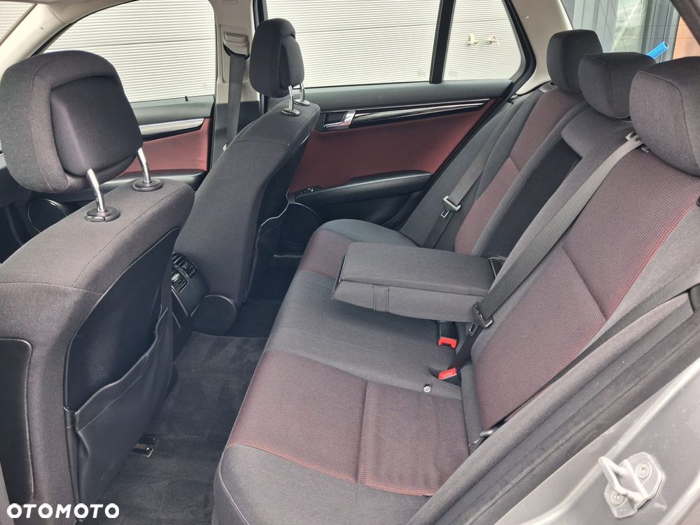 Mercedes-Benz Klasa C 220 CDI DPF (BlueEFFICIENCY) Elegance - 26