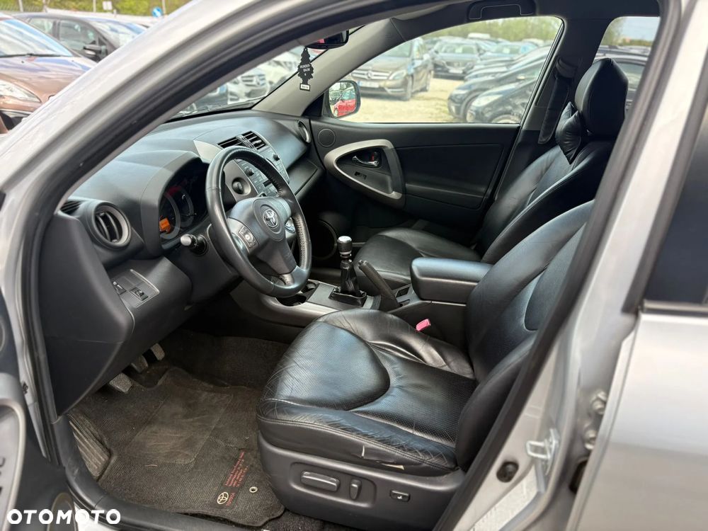 Toyota RAV4 2.2 D-4D 4x2 - 18
