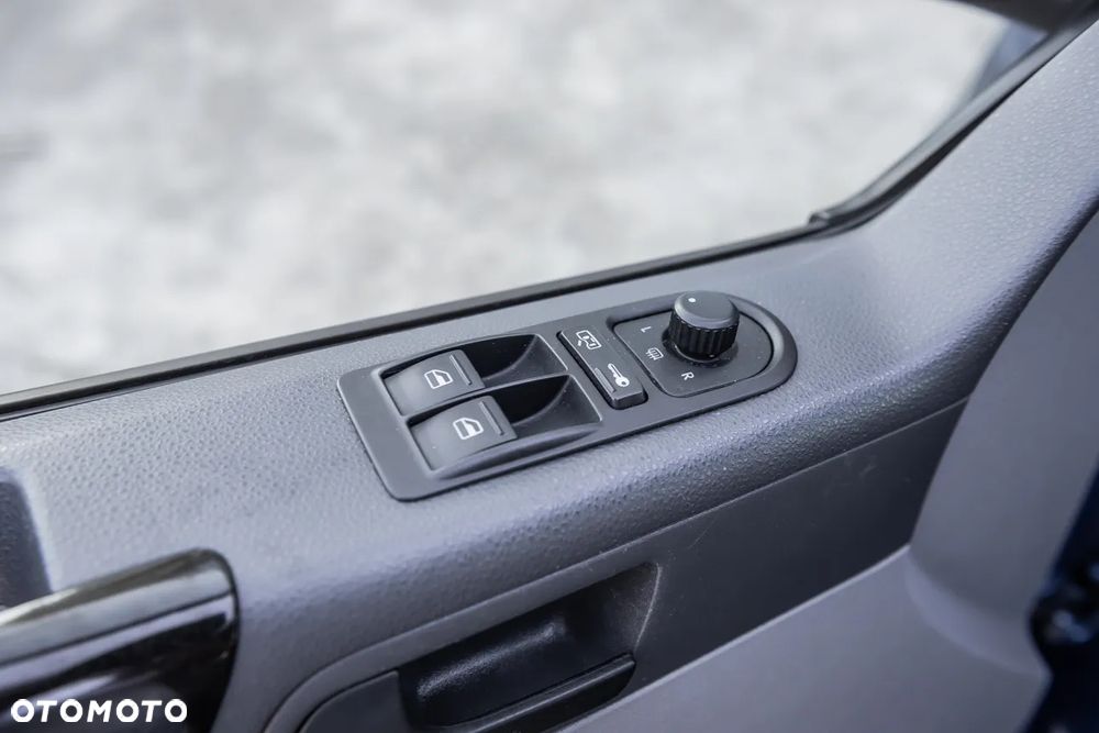 Volkswagen Caravelle - 17