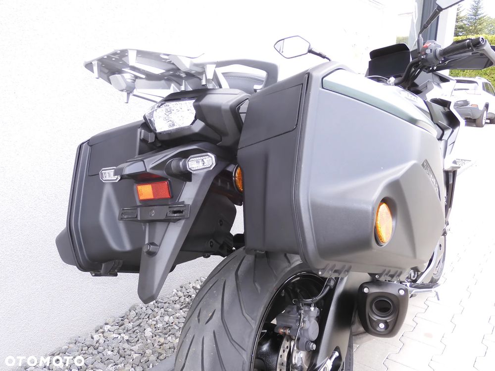 Suzuki GSX - 17