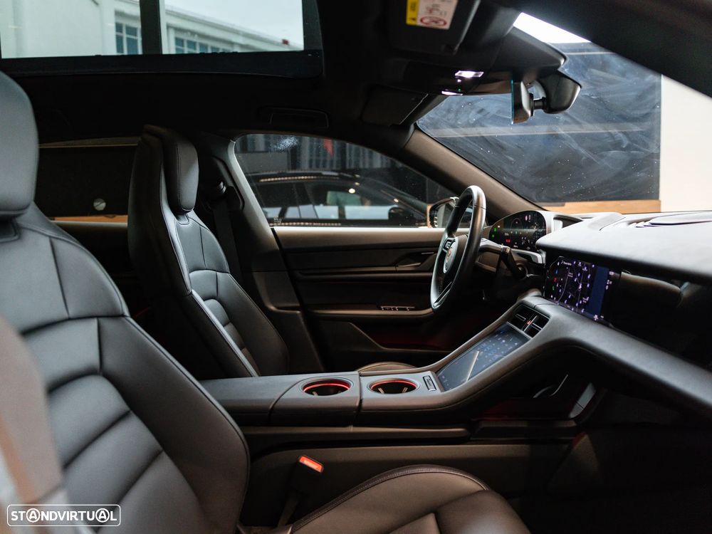Porsche Taycan Sport Turismo - 42