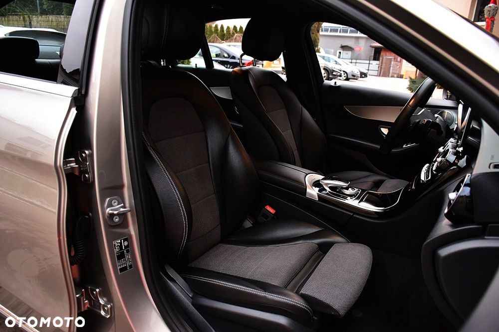 Mercedes-Benz Klasa C 300 9G-TRONIC Exclusive - 34