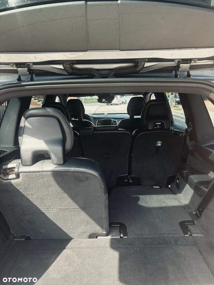Volvo XC 90 D5 SCR AWD R-Design 7os - 17
