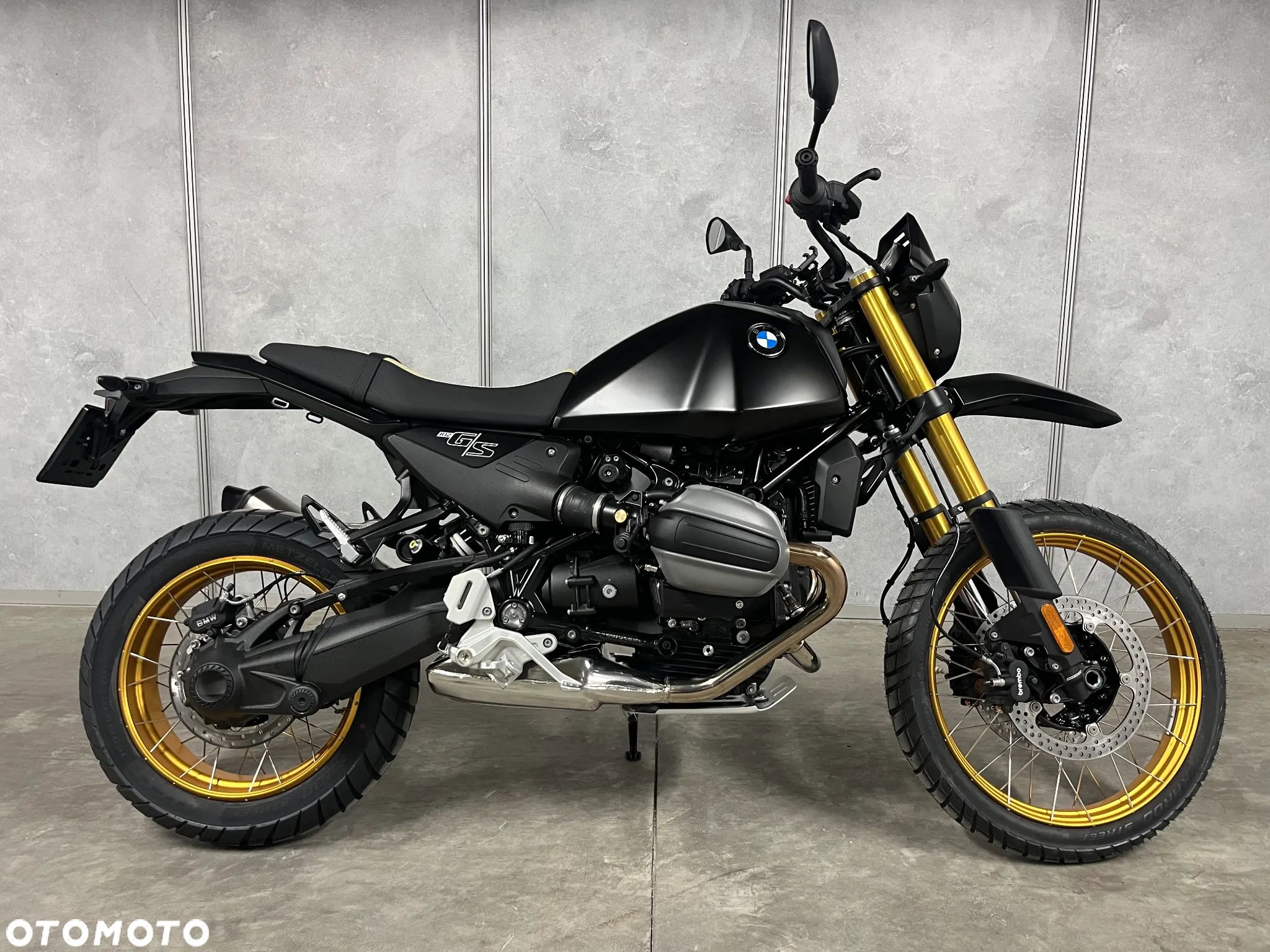 BMW R - 1