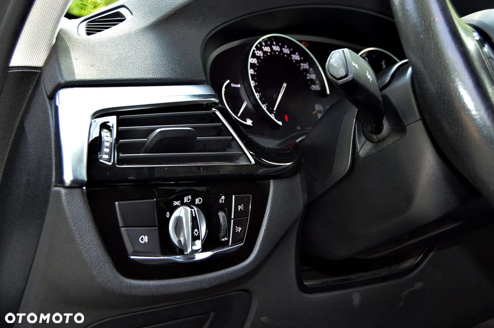 BMW Seria 5 518d - 12