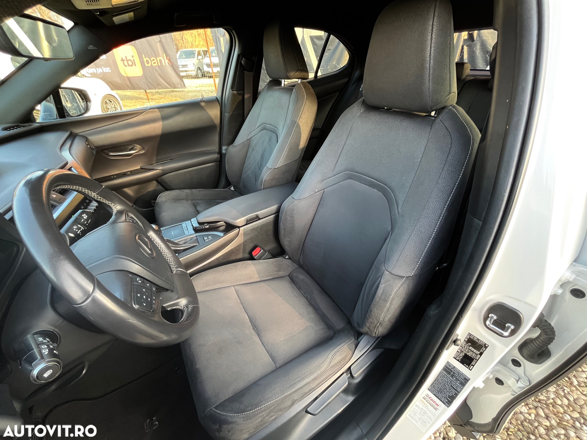 Lexus UX 250h 2.0L HEV 20H- (178 HP) 4X4 CVT Luxury - 12