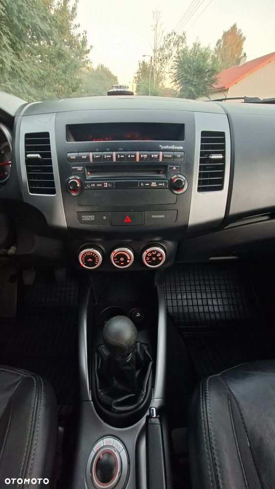Mitsubishi Outlander - 24