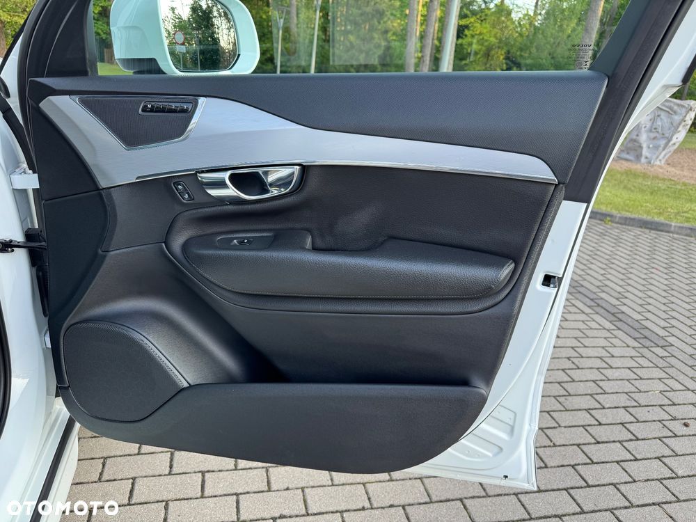 Volvo XC 90 D5 AWD Geartronic Momentum - 28