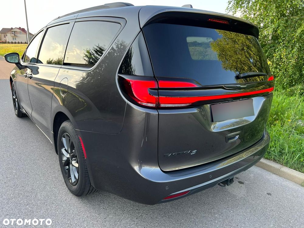 Chrysler Pacifica - 4