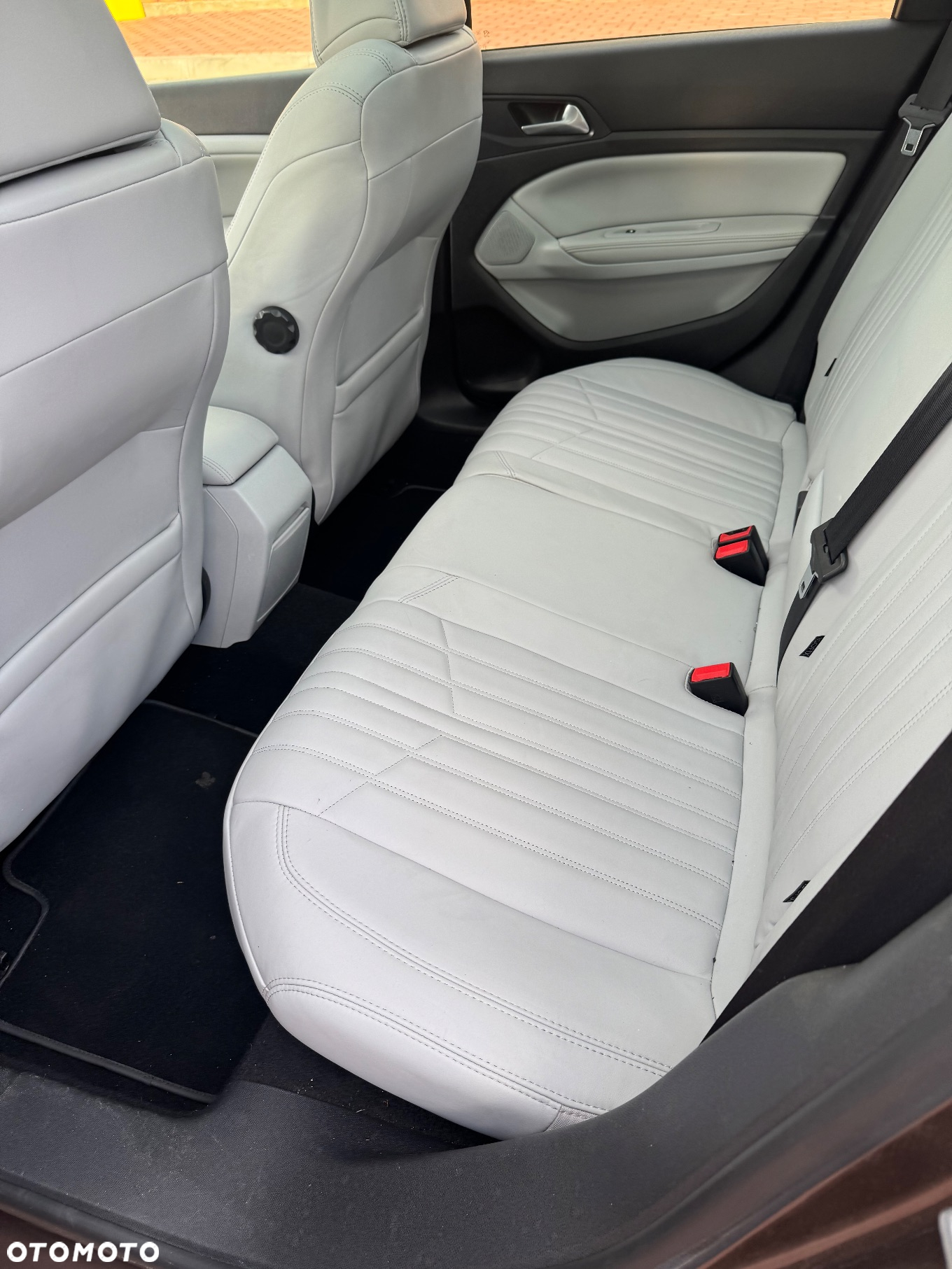 Peugeot 308 SW PureTech 130 GPF EAT8 Stop & Start Allure Business-Paket - 24
