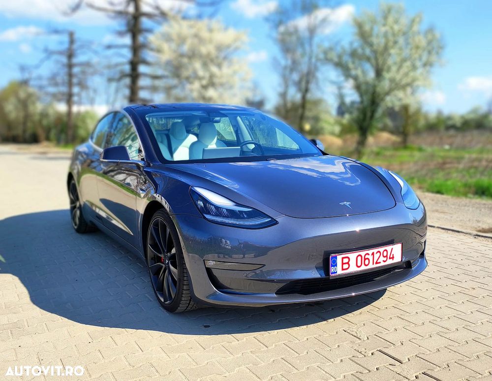Tesla Model 3 - 1