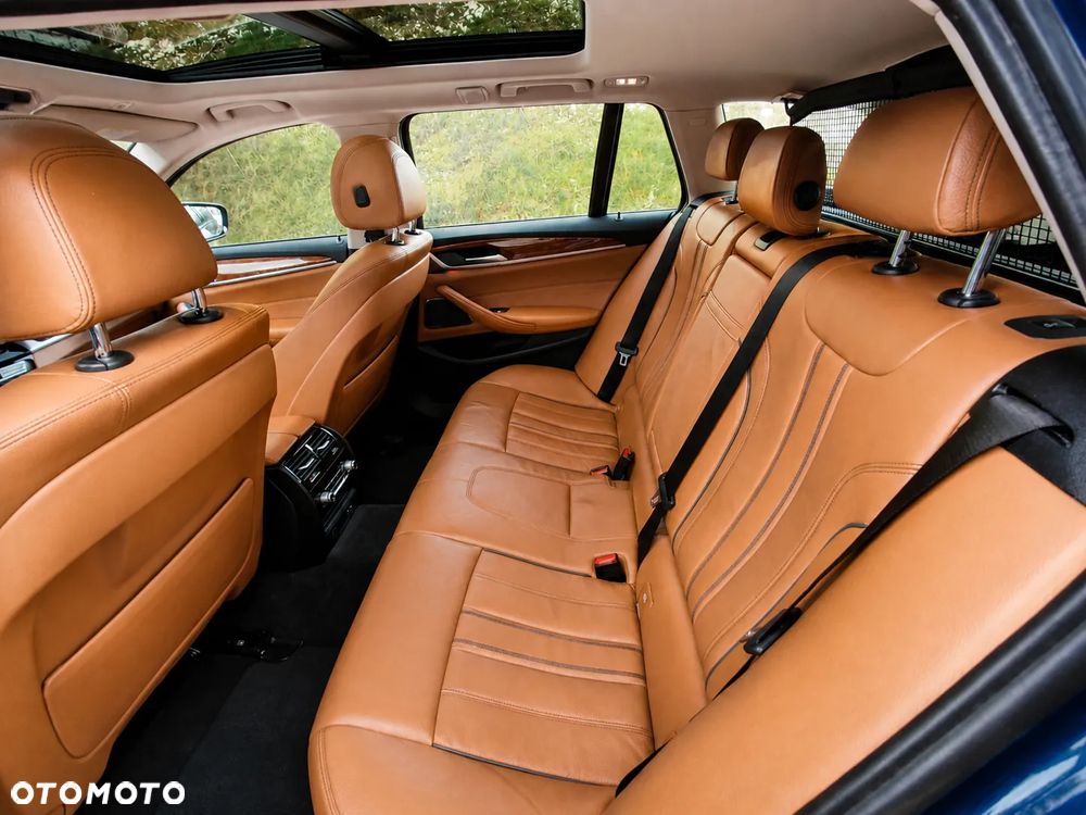 BMW Seria 5 540d xDrive mHEV - 24