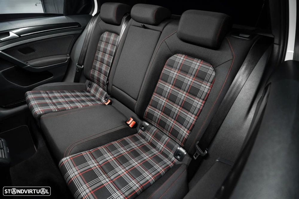 VW Golf GTI Performance BlueMotion DSG - 25