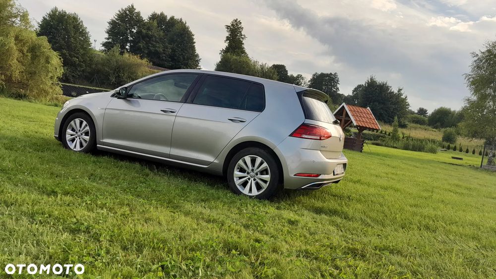 Volkswagen Golf - 6