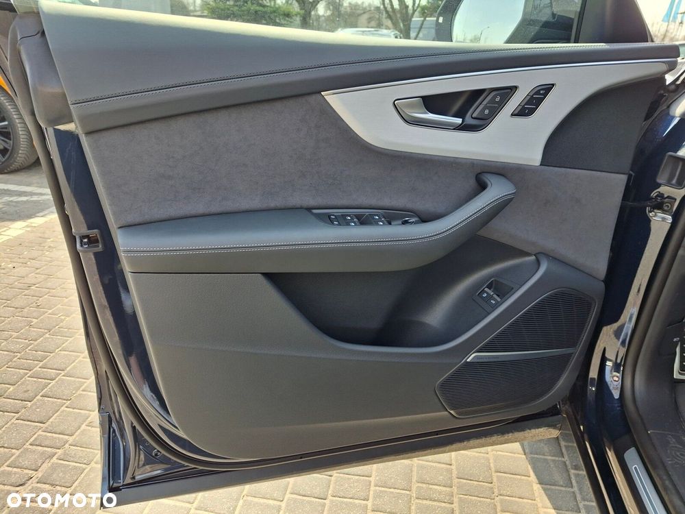 Audi Q8 - 11