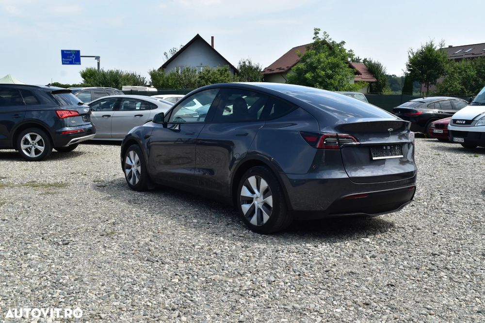 Tesla Model Y - 2