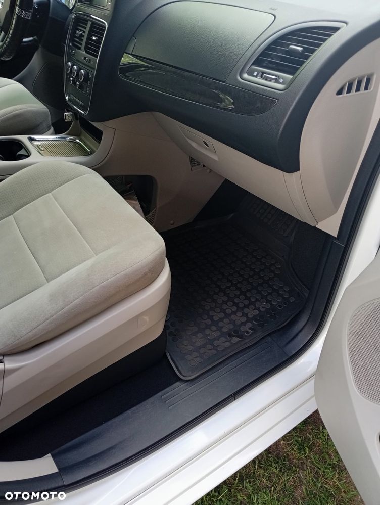 Dodge Grand Caravan - 30