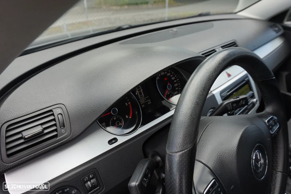 VW Passat 2.0 TDI BM Confortline - 42