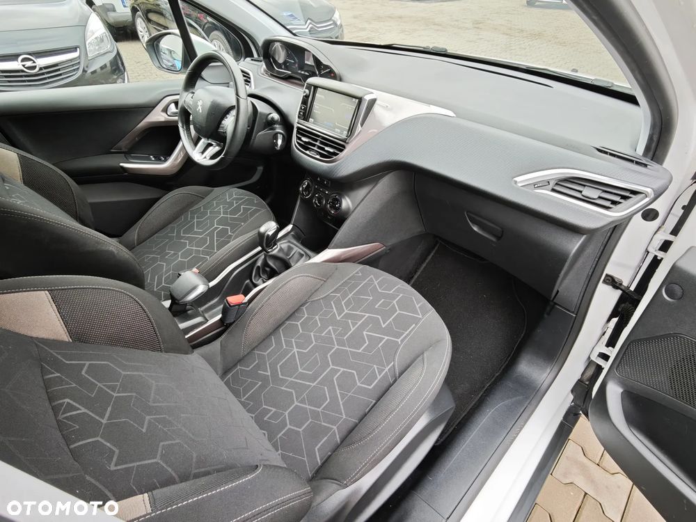 Peugeot 2008 1.6 VTi Style - 22