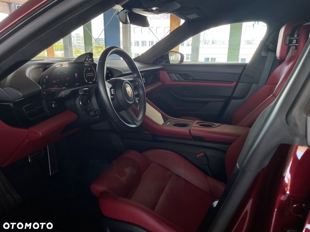 Porsche Taycan Turbo - 21